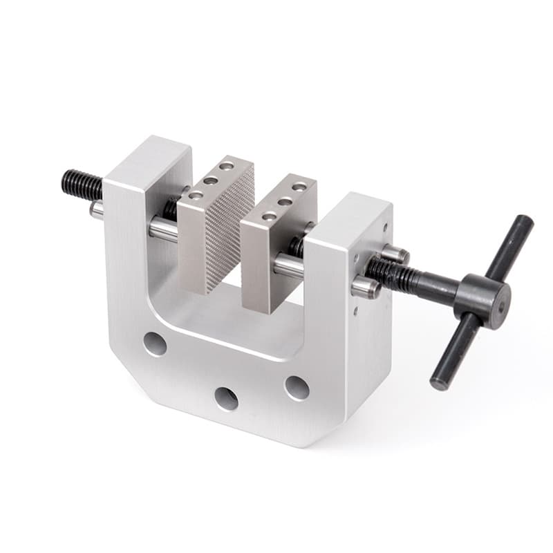 G1101 — Mordaza paralela, mediana